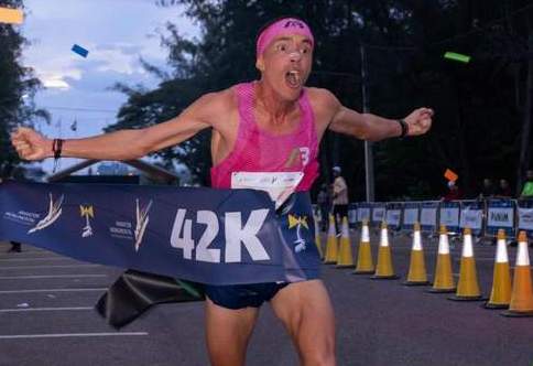 Alvaro Abreu y Soranyi Rodríguez conquistan Maratón Monumental Primer Santiago de América